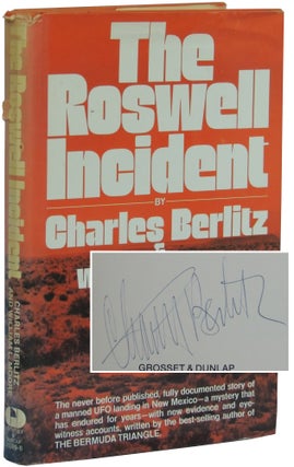 Item #495 The Roswell Incident. Charles Berlitz, William L. Moore